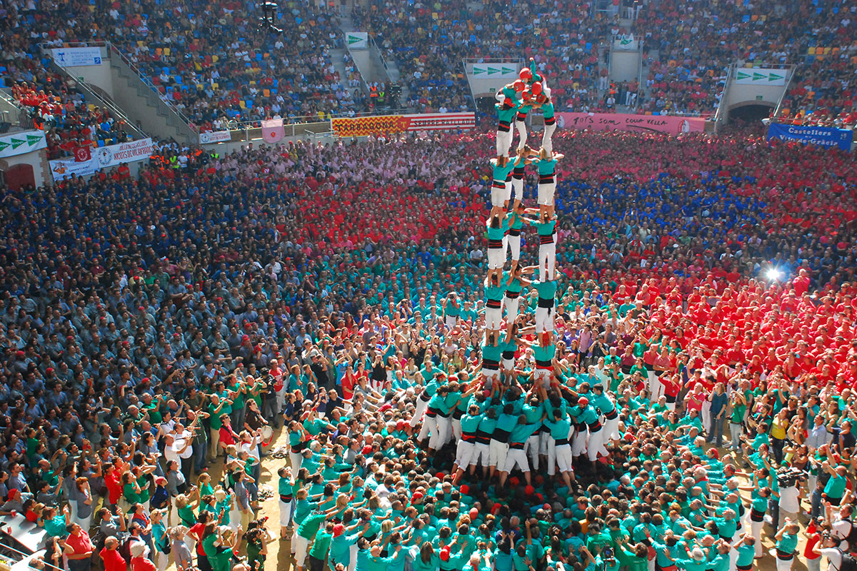A 5-by-9 human tower by the Castellers de Vilafranca in the 2010 Human Tower Competition of Tarragona.
<i>Photo by Toni Solé, Arxiu Castellers de Vilafranca</i>