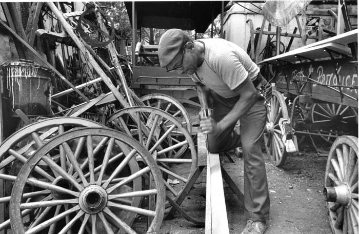 Walter “Teeth” Kelly mending wagons at the Kratz stable. Teeth was a master wagonmaker and made or fixed most of the Arabbers’ wagons. Southwest Baltimore, Maryland, July 1986. Photo © 2012 Roland L. Freeman