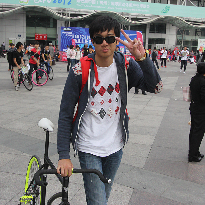 A rider at 2012 Hangzhou Heroes Alleycat.