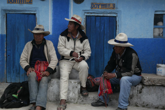 Victoriano Arizapana Huayhua (center), and other community members from Huinchiri work to maintain the sacred Q'eswachaka bridge. Photo by Cristina Díaz-Carrera, Ralph Rinzler Folklife Archives