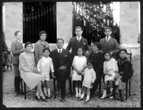 Lucho Valencia’s grandfather (seated) with his family in Arequipa. Lucho’s father, Manuel Valencia, is in white to his right. Photo courtesy of Cecilia Peterson