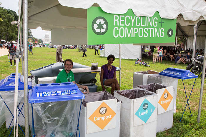 Volunteers manage a resource recovery station at the 2014 Folklife Festival. Photo by Francisco Guerra, Ralph Rinzler Folklife Archives